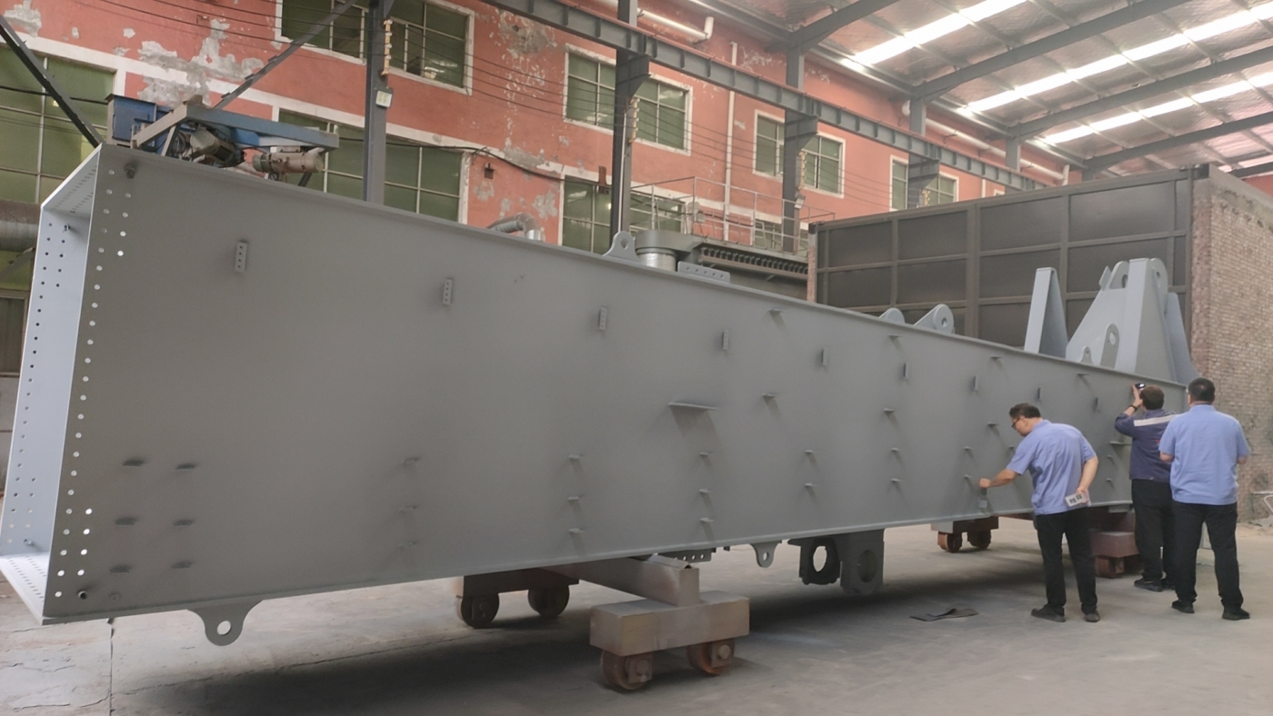 the-first-set-of-column-has-undergone-quality-inspection-by-the-customer-after-sandblasting-and-painting-of-the-first-coat-of-primer-1.jpg the-first-set-of-column-has-undergone-quality-inspection-by-the-customer-after-sandblasting-and-painting-of-the-first-coat-of-primer-1.jpg