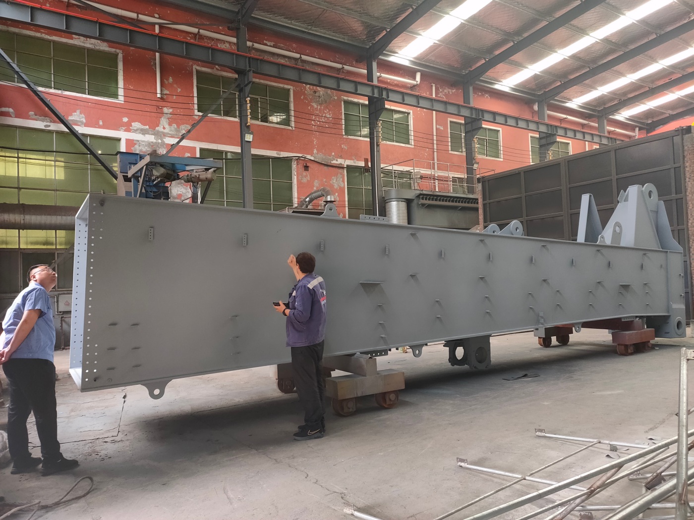 the-first-set-of-column-has-undergone-quality-inspection-by-the-customer-after-sandblasting-and-painting-of-the-first-coat-of-primer-2.jpg the-first-set-of-column-has-undergone-quality-inspection-by-the-customer-after-sandblasting-and-painting-of-the-first-coat-of-primer-2.jpg