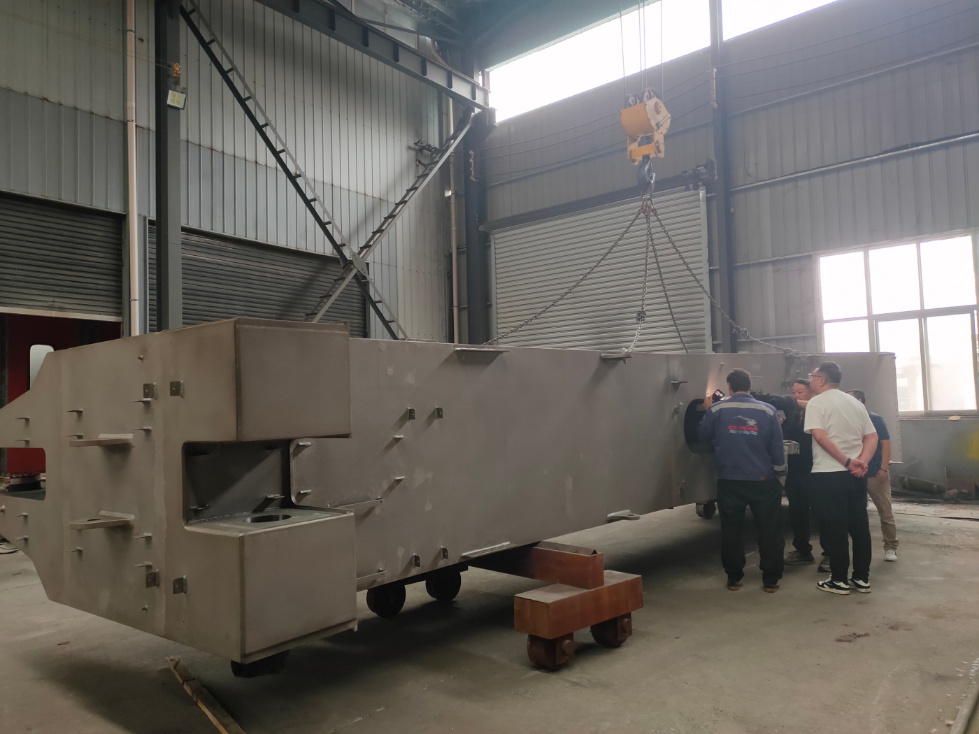 the-first-set-of-column-has-undergone-quality-inspection-by-the-customer-after-sandblasting-and-painting-of-the-first-coat-of-primer-4.jpg the-first-set-of-column-has-undergone-quality-inspection-by-the-customer-after-sandblasting-and-painting-of-the-first-coat-of-primer-4.jpg
