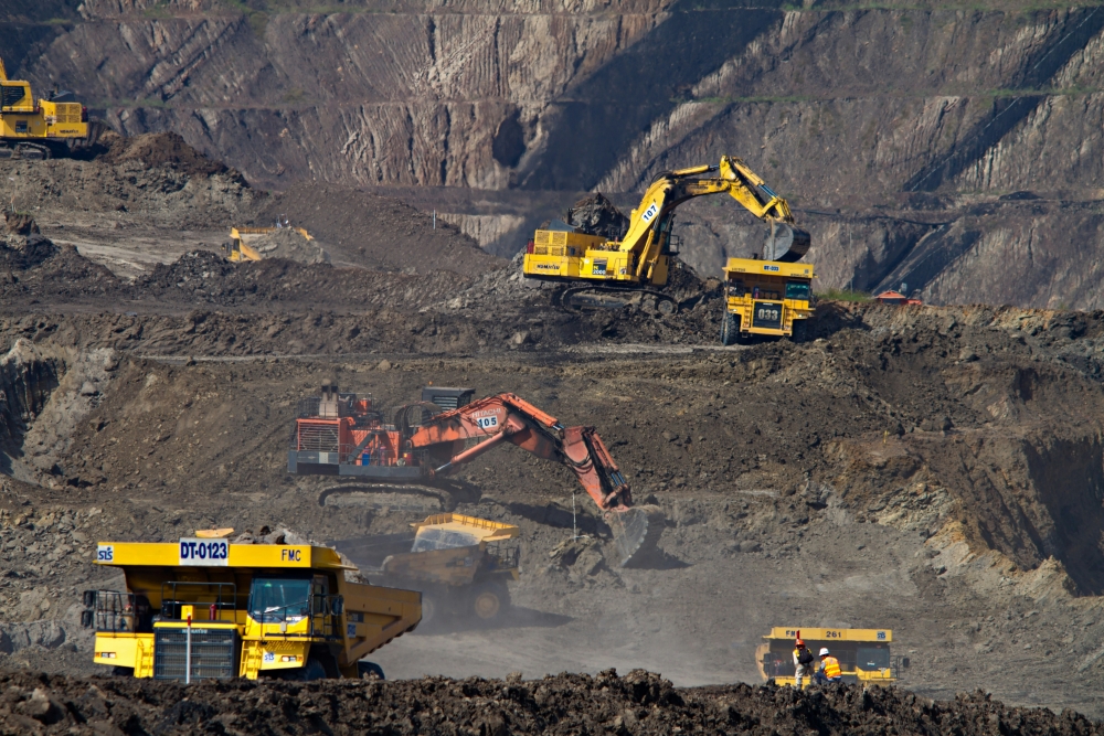 the-backbone-of-modern-mining-a-look-at-heavy-duty-equipment.jpg